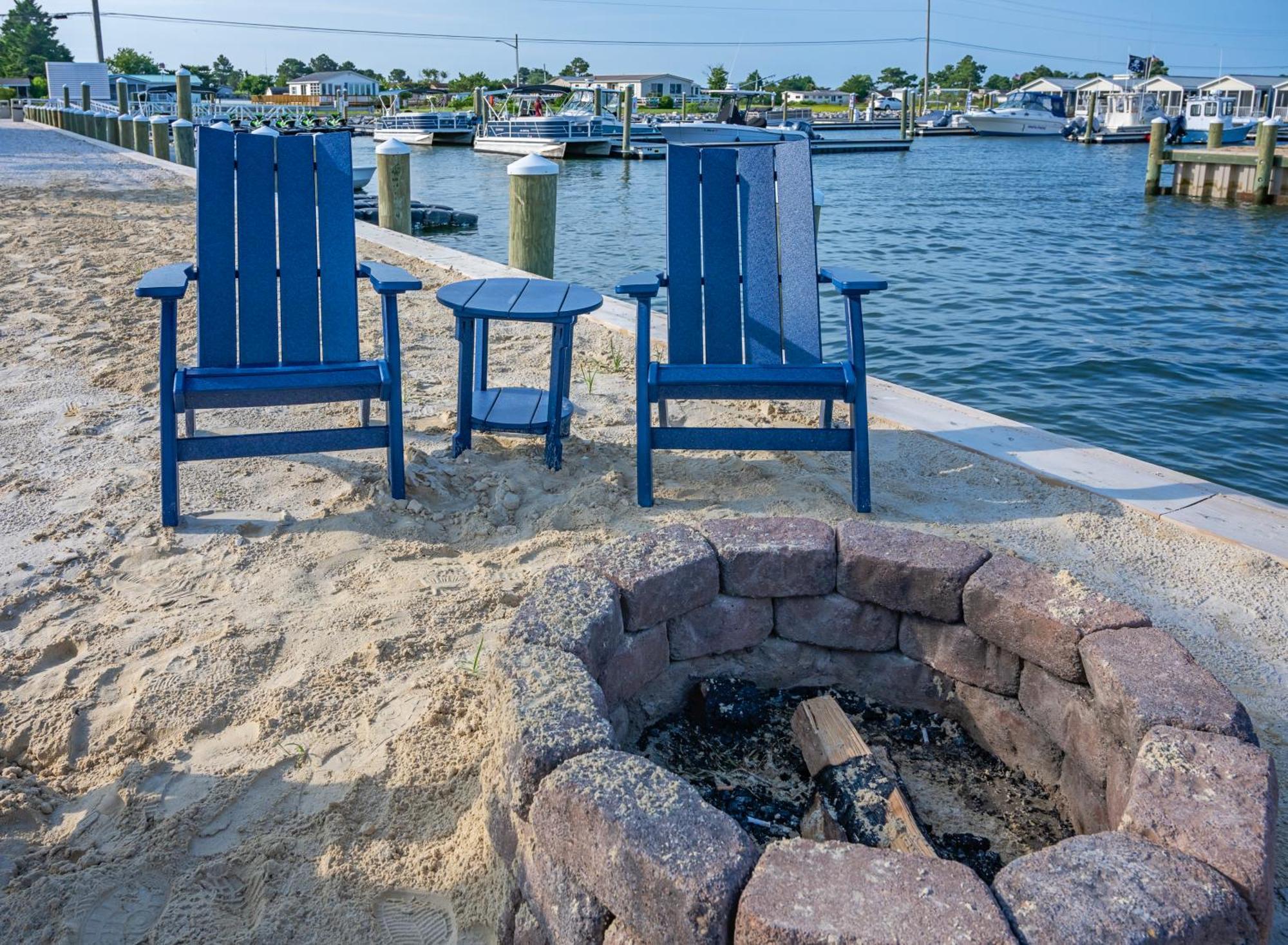Blufin Bungalows & Marina Chincoteague Bilik gambar